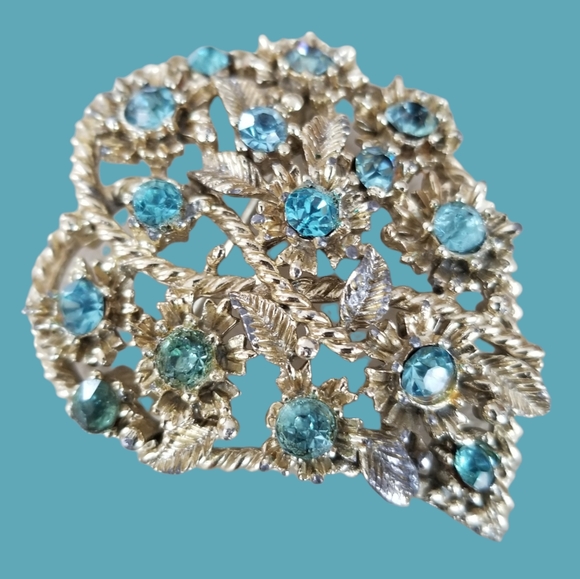 Vintage Coro Aqua Rhinestone Heart Shaped Vines Gold Tone Brooch Pin - Picture 8 of 8